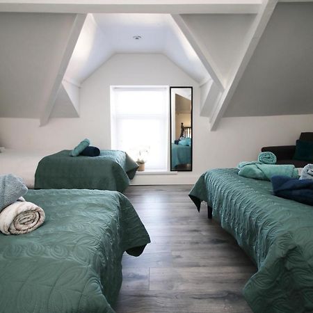 Executive Style 2 Bed Flat In Bridgend F2 Apartment Exterior photo